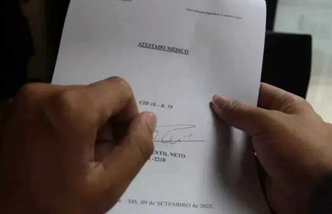 Imagem ilustrativa da imagem Funcionário é demitido por colocar atestado de 2 dias e ir à praia