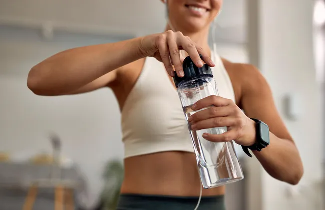 Imagem ilustrativa da imagem Garrafas de água devem ser higienizadas sempre e da forma correta