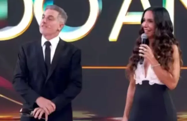 Imagem ilustrativa da imagem Ivete Sangalo cutuca Leo Dias ao vivo na Globo e momento viraliza