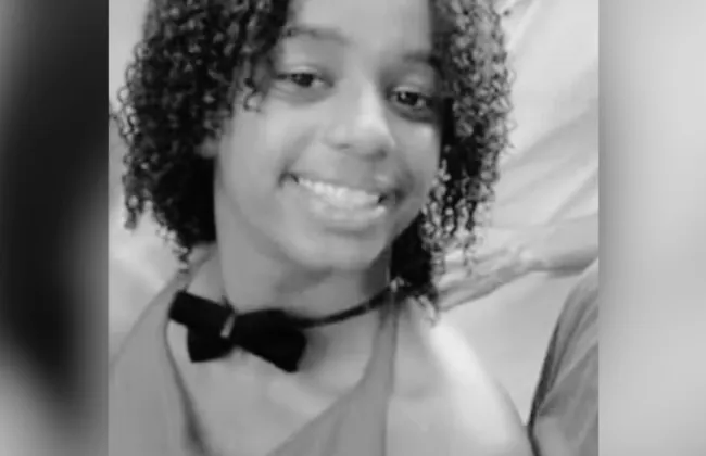 Imagem ilustrativa da imagem Lágrimas e comoção marcam velório de Thamiris; veja imagens