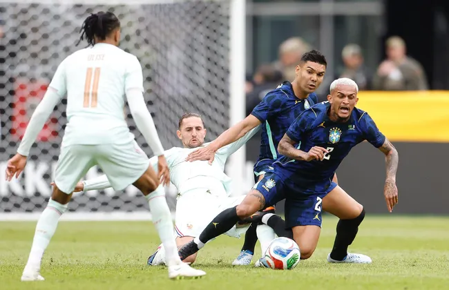 Imagem ilustrativa da imagem Lesões tiram Raphinha e Wesley da Seleção Brasileira