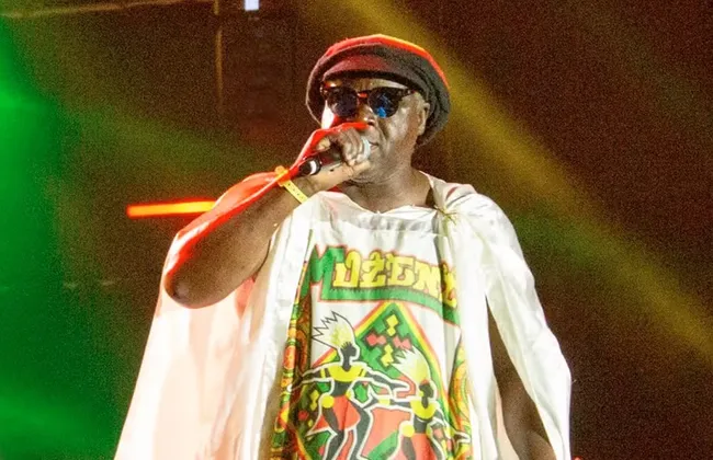 Imagem ilustrativa da imagem Morre aos 63 anos George Chocolate, cantor do bloco afro Muzenza