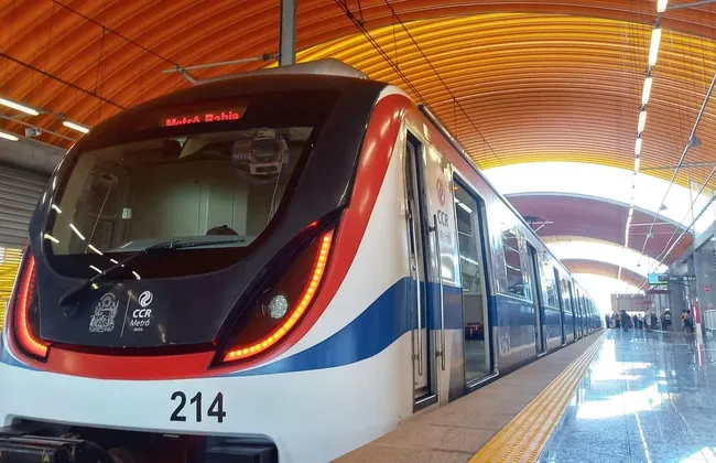 Imagem ilustrativa da imagem Mulher é vítima de 'mão leve' no metrô e tem celular furtado