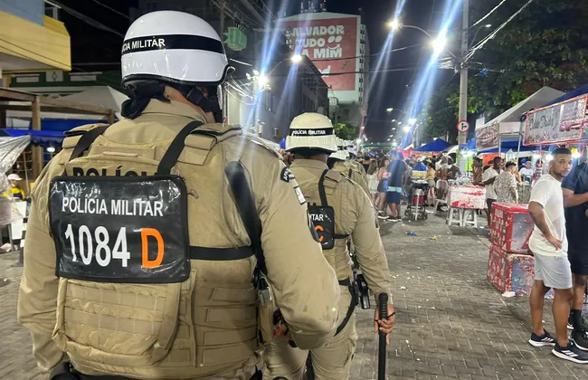 Imagem ilustrativa da imagem Policiais pegam a pista após briga com denúncia de homofobia na folia