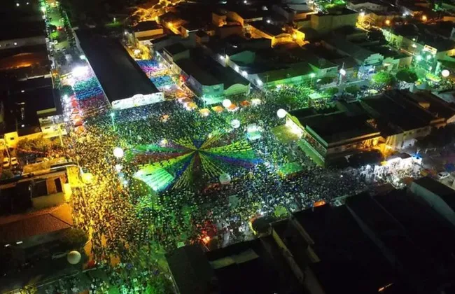 Imagem ilustrativa da imagem Prefeito cancela festa de São João após brigar com vereadores