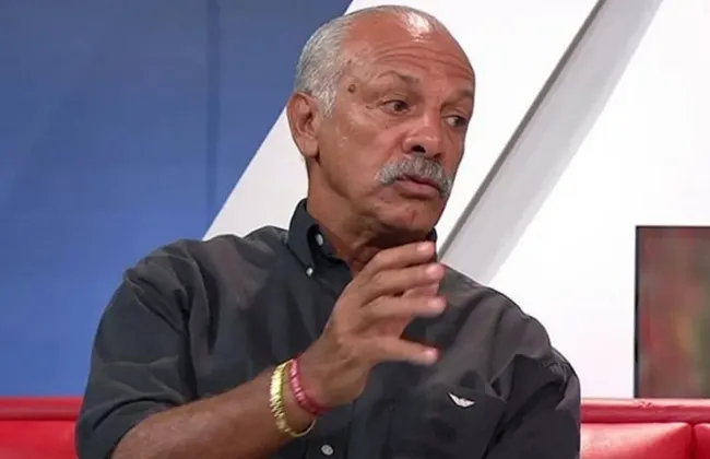 Imagem ilustrativa da imagem Vídeo: torcedores do Bahia pegam ar após brincadeira de Maestro Júnior