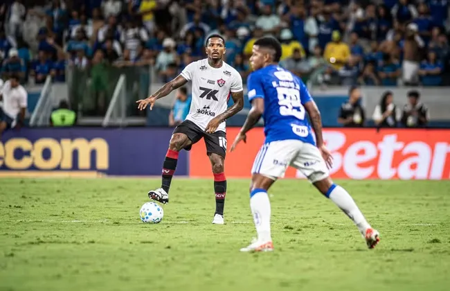 Imagem ilustrativa da imagem Vitória x Cruzeiro: onde assistir, prováveis escalações e arbitragem