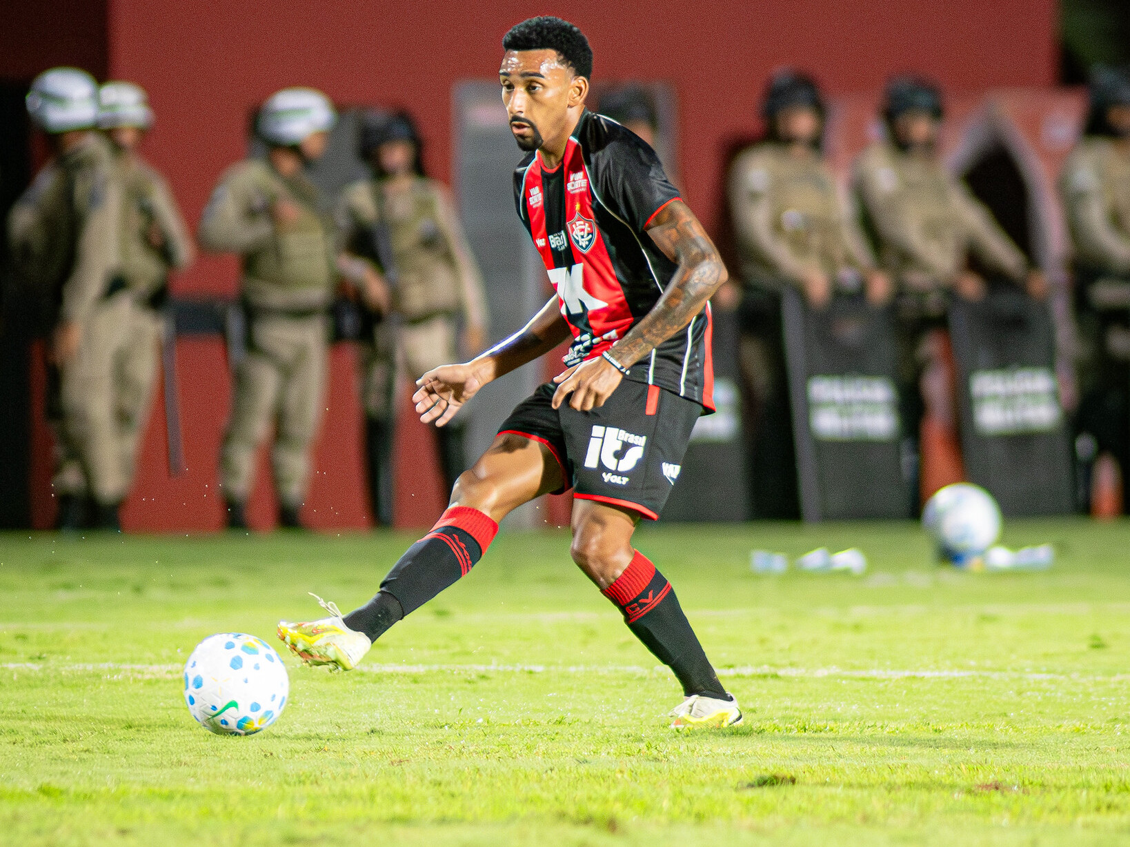 Lateral brilha e pode ser solução para a defesa do Vitória | Portal Massa