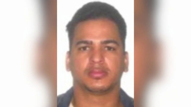 Macabro! Homem mata ex a facadas na frente dos filhos