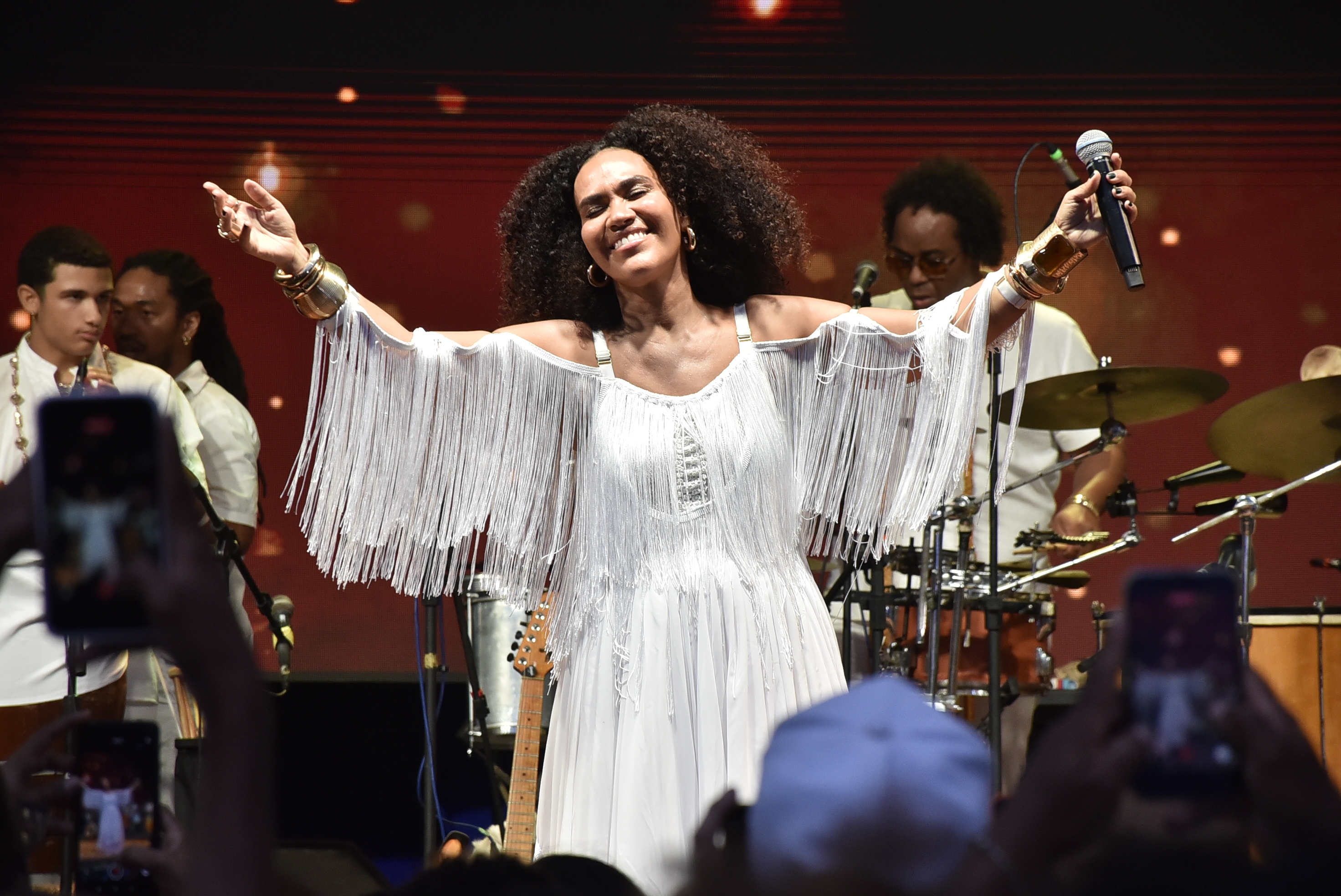 Mariene, Melly e Zezé Motta cantam de graça em Salvador