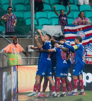 Imagem ilustrativa da imagem Bahia leva susto, mas vence São Paulo; veja gols