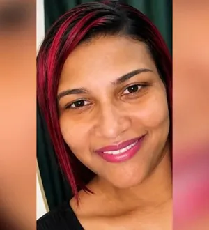 Imagem ilustrativa da imagem Homem é preso após matar ex-mulher com mais de 15 facadas na rua