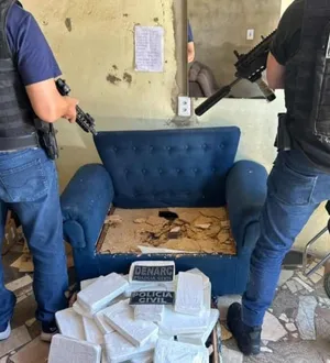 Imagem ilustrativa da imagem Polícia encontra cocaína escondida em sofá no interior da Bahia