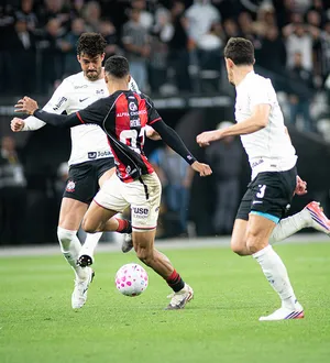 Imagem ilustrativa da imagem Vitória pode terminar Brasileirão pior que lanterna de 2025; entenda