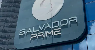 Imagem ilustrativa da imagem Bombeiros mostram os destroços do elevador que despencou em Salvador