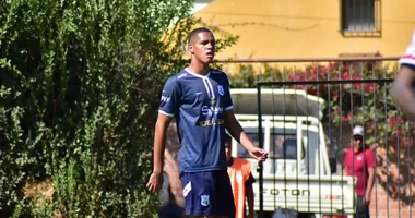 Imagem ilustrativa da imagem Da Boca do Rio para o mundo: jovem brilha como jogador na Bolívia