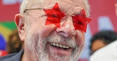Imagem ilustrativa da imagem Internautas brincam com Lula e seu novo celular