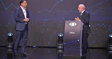 Imagem ilustrativa da imagem Lula e Flávio Bolsonaro assinam documento para quebra de siligo