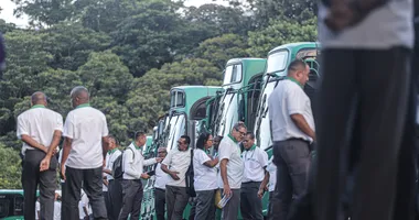 Imagem ilustrativa da imagem Rodoviários tomam decisão após debate sobre fim do dinheiro nos ônibus