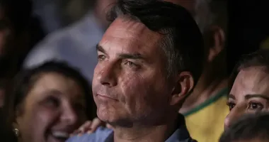 Imagem ilustrativa da imagem TJBA libera título de cidadão de Salvador para Flávio Bolsonaro