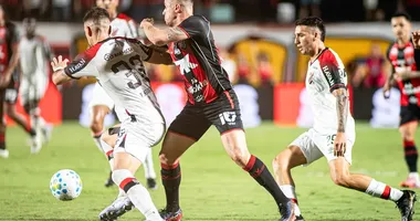 Imagem ilustrativa da imagem Vitória x Athletico: onde assistir, escalações e arbitragem