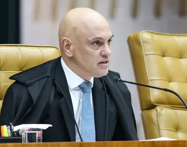 Alexandre de Moraes ordenou que Eduardo Bolsonaro cumpra pena