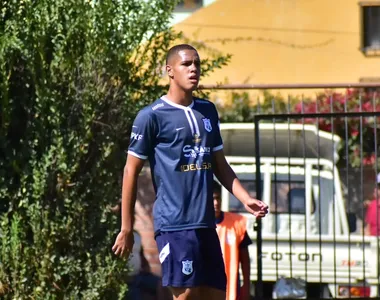 Gabriel Felício com a camisa do Mi Llajta-BOL