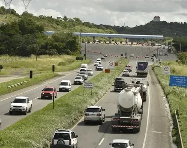 Acidente deixou duas pessoas mortas na BR-324