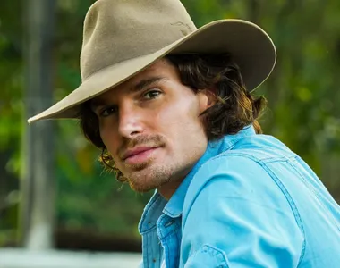 O ator mantinha sua vida pessoal de forma discreta até sua participação no reality "A Fazenda"