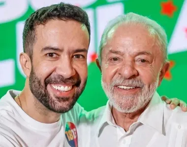 Janones comanda live com Lula