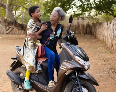 O enredo mostra a vida de Gugu, de apenas 11 anos, que mora no sertão do Ceará