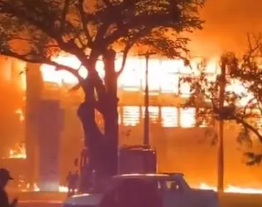 Incêndio atingiu prédio da Universidade Federal de Pernambuco