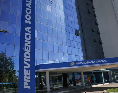 Para evitar cair em fraudes, o INSS orienta que os interessados consultem informações somente nos canais oficiais do governo