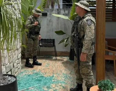 Policiais militares foram acionados pelos moradores, que informaram que o animal silvestre estava invadindo diversas residências