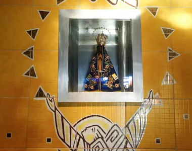 Santa estava em um invólucro quando foi atacada