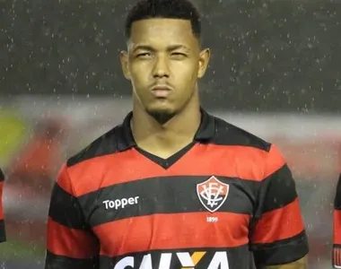 Justiça determinou medidas cautelares contra David, ex-atacante do Vitória