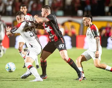 Renato Kayzer pode ser titular neste sábado (24)