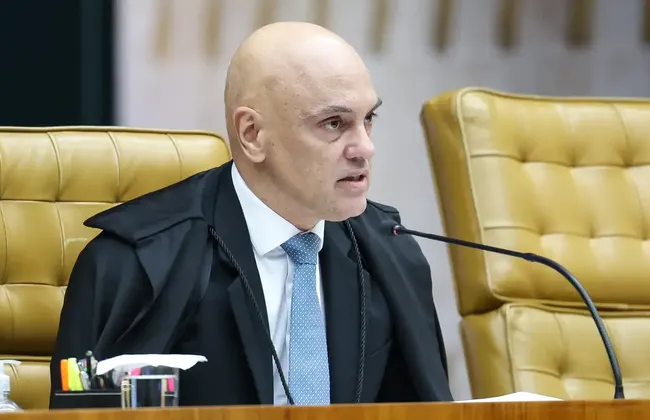 Imagem ilustrativa da imagem Alexandre de Moraes ordena que Eduardo Bolsonaro cumpra pena