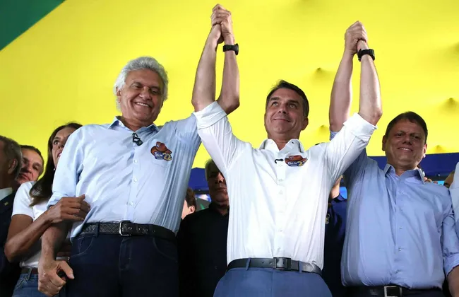 Imagem ilustrativa da imagem Caiado briga com jornalista após ser questionado sobre apoio a Flávio