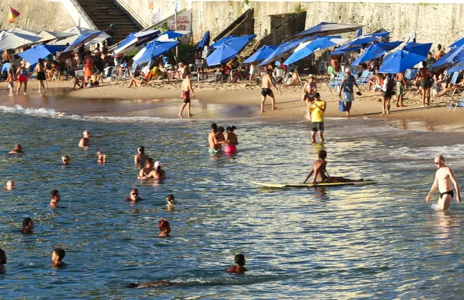 Imagem ilustrativa da imagem Feriadão em Salvador: veja onde banho de mar está liberado