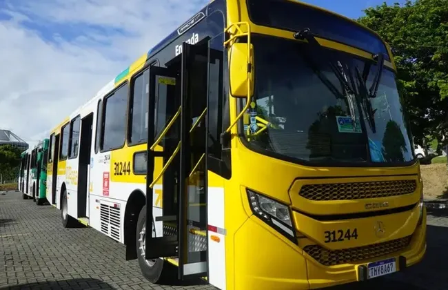 Imagem ilustrativa da imagem Ônibus sem dinheiro: rodoviários marcam passeata e propõem realocar cobradores em Salvador