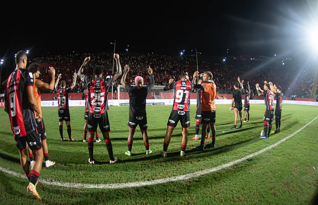 Imagem ilustrativa da imagem Preocupa? Vitória tem 'fator Barradão' encolhendo no Brasileirão