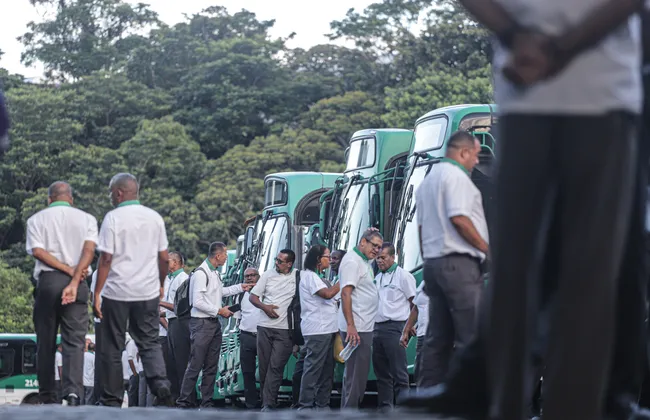 Imagem ilustrativa da imagem Rodoviários tomam decisão após debate sobre fim do dinheiro nos ônibus