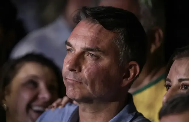 Imagem ilustrativa da imagem TJBA libera título de cidadão de Salvador para Flávio Bolsonaro