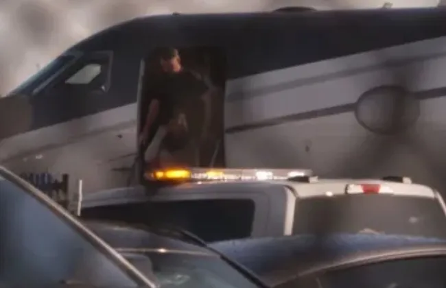 Imagem ilustrativa da imagem Vídeo mostra chegada de Flávio aos EUA após ter passaporte cancelado