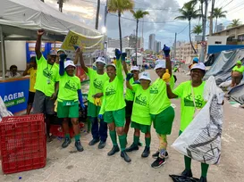 Material reciclável coletado no Carnaval reforça bolso de catadores - Imagem