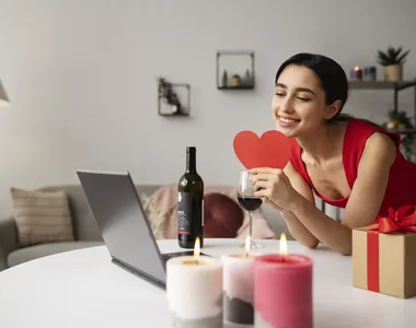 Relacionamentos iniciados na internet estão mais comuns
