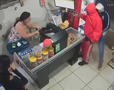 Dono do estabelecimento reagiu ao assalto