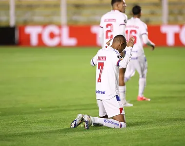 Atacante teve a bola da virada nos acréscimos, mas pegou mal na finalização