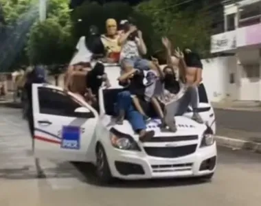 Vândalos deperdam carros, sujam vias publicas e muito mais